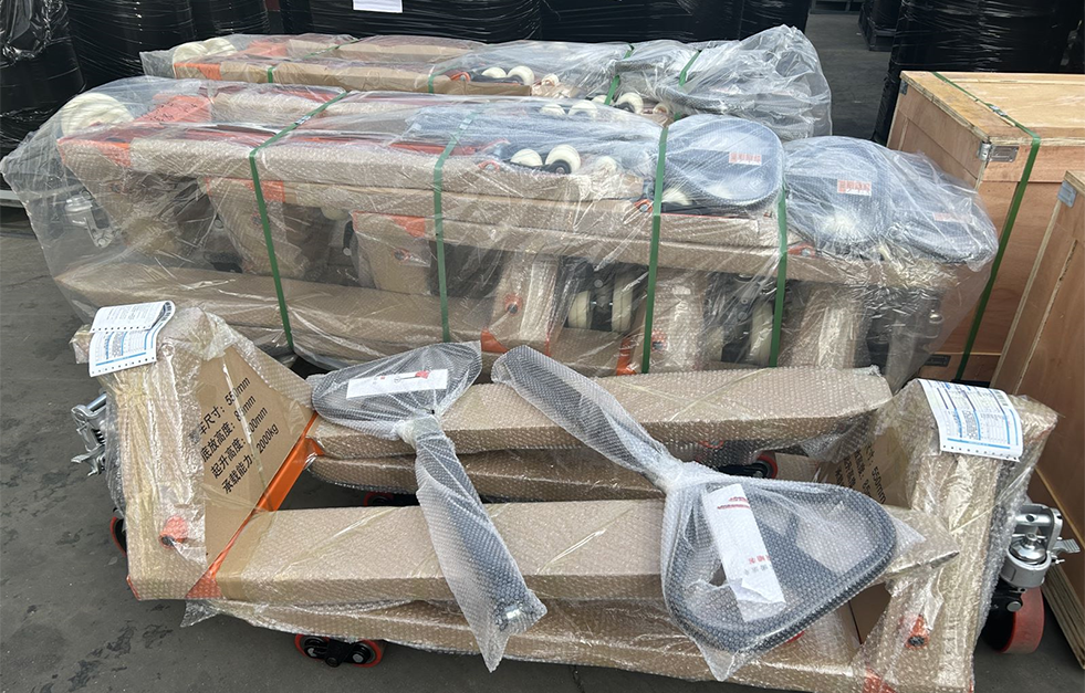 猎鹰2吨手动叉车包装发货